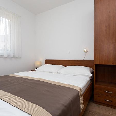 Apartments Crnekovic V Baška Eksteriør billede