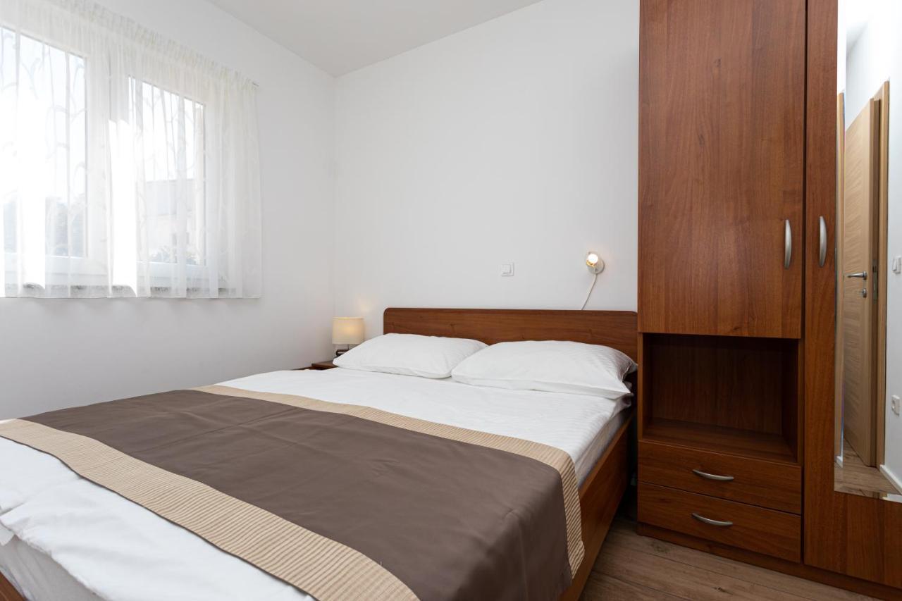 Apartments Crnekovic V Baška Eksteriør billede
