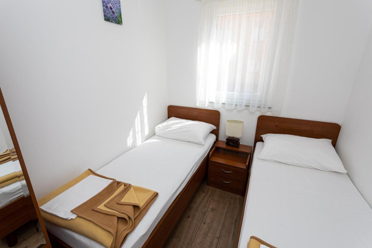 Apartments Crnekovic V Baška Eksteriør billede