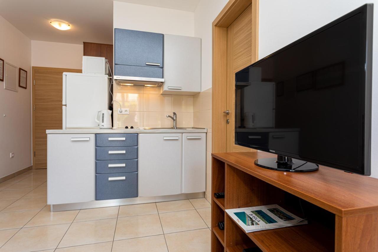 Apartments Crnekovic V Baška Eksteriør billede
