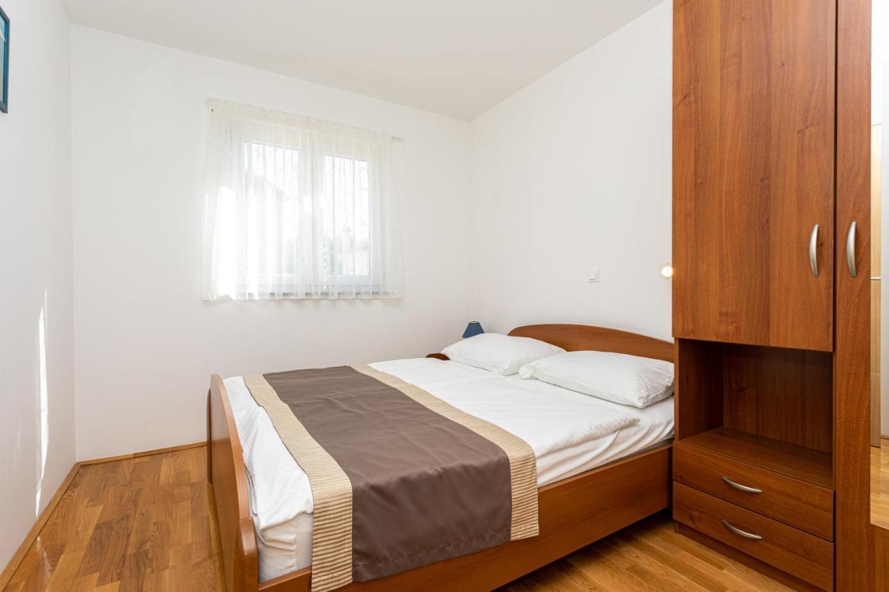 Apartments Crnekovic V Baška Eksteriør billede