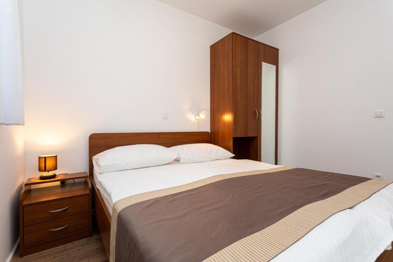 Apartments Crnekovic V Baška Eksteriør billede