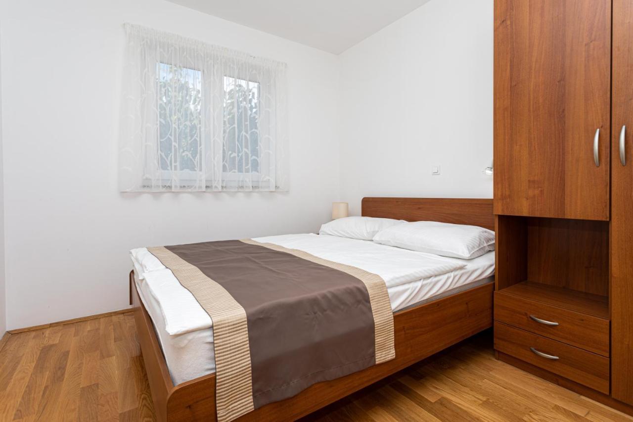Apartments Crnekovic V Baška Eksteriør billede