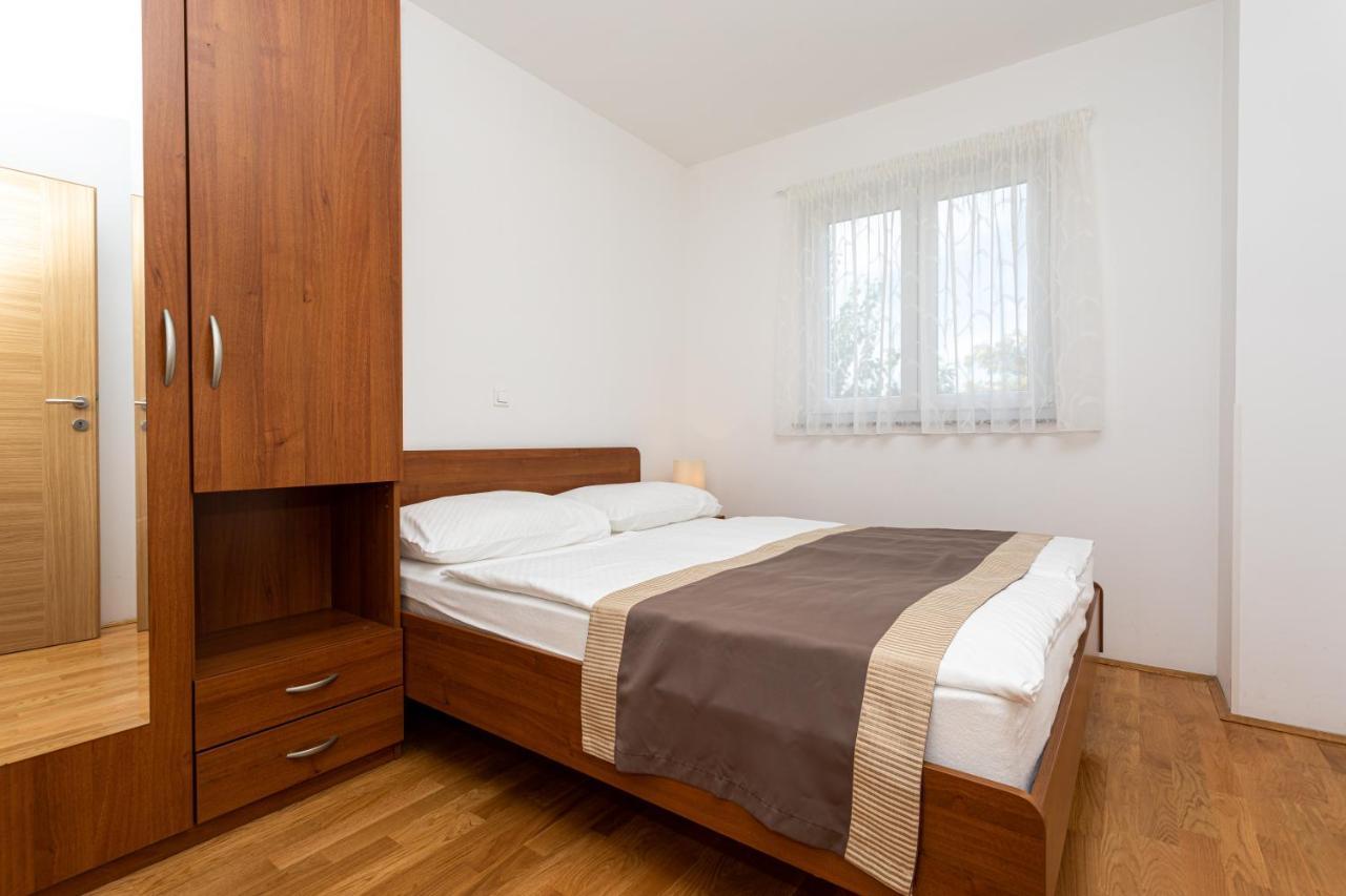 Apartments Crnekovic V Baška Eksteriør billede