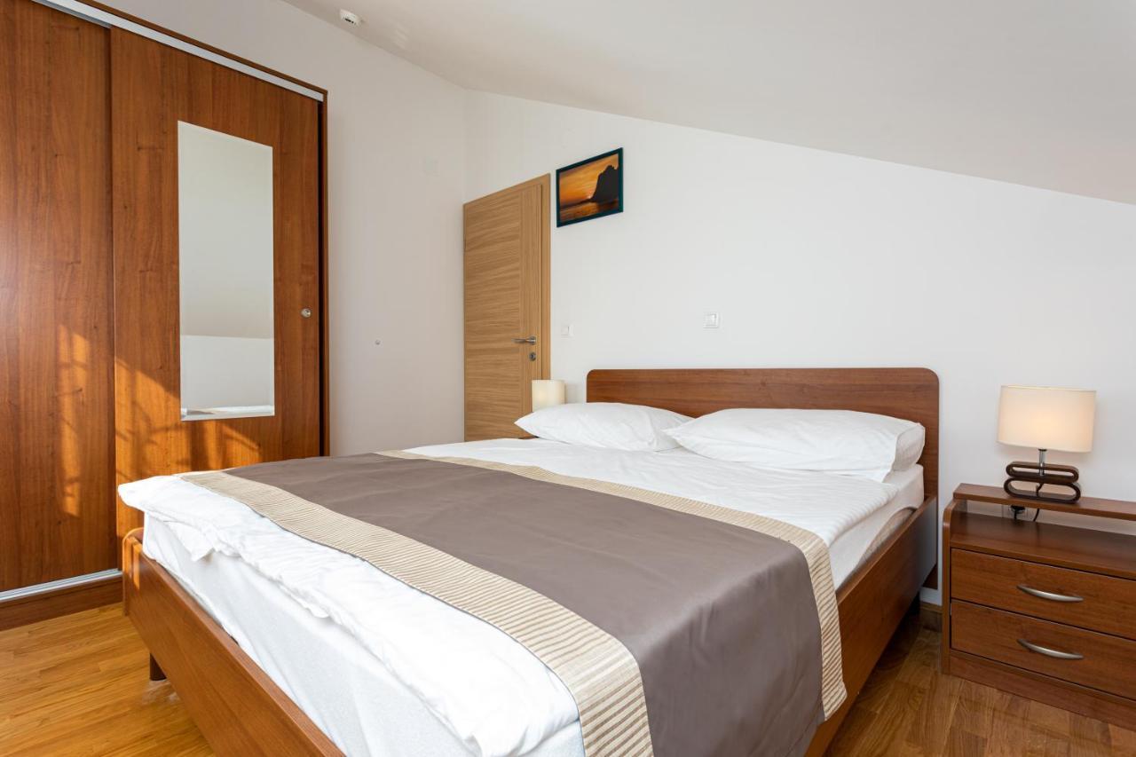 Apartments Crnekovic V Baška Eksteriør billede