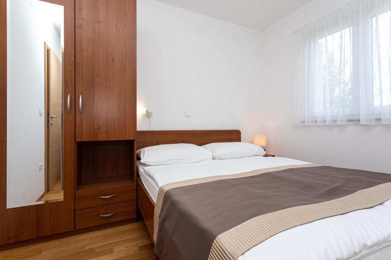 Apartments Crnekovic V Baška Eksteriør billede