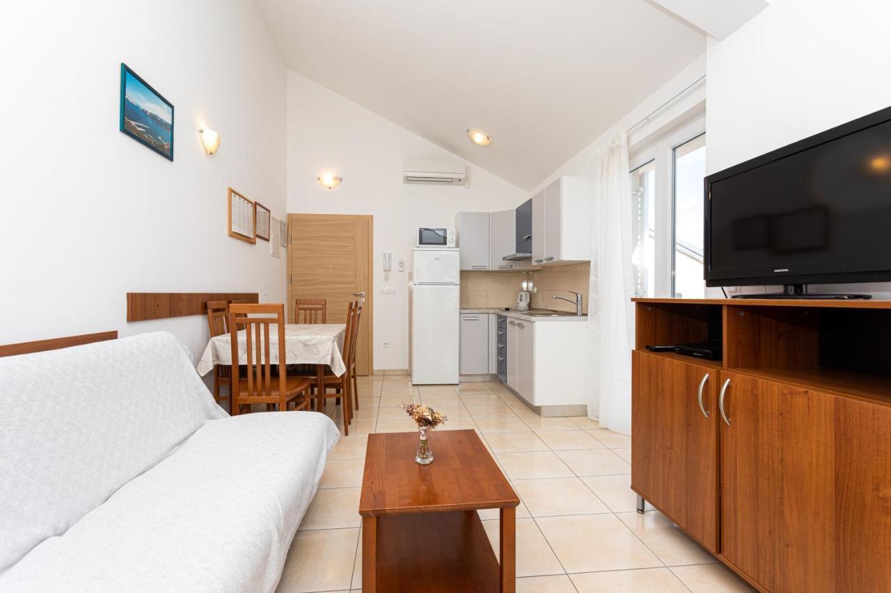 Apartments Crnekovic V Baška Eksteriør billede