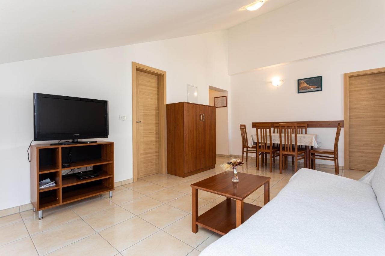 Apartments Crnekovic V Baška Eksteriør billede