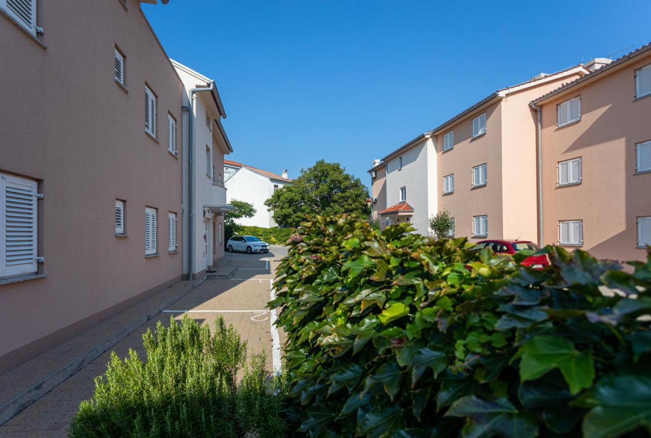 Apartments Crnekovic V Baška Eksteriør billede